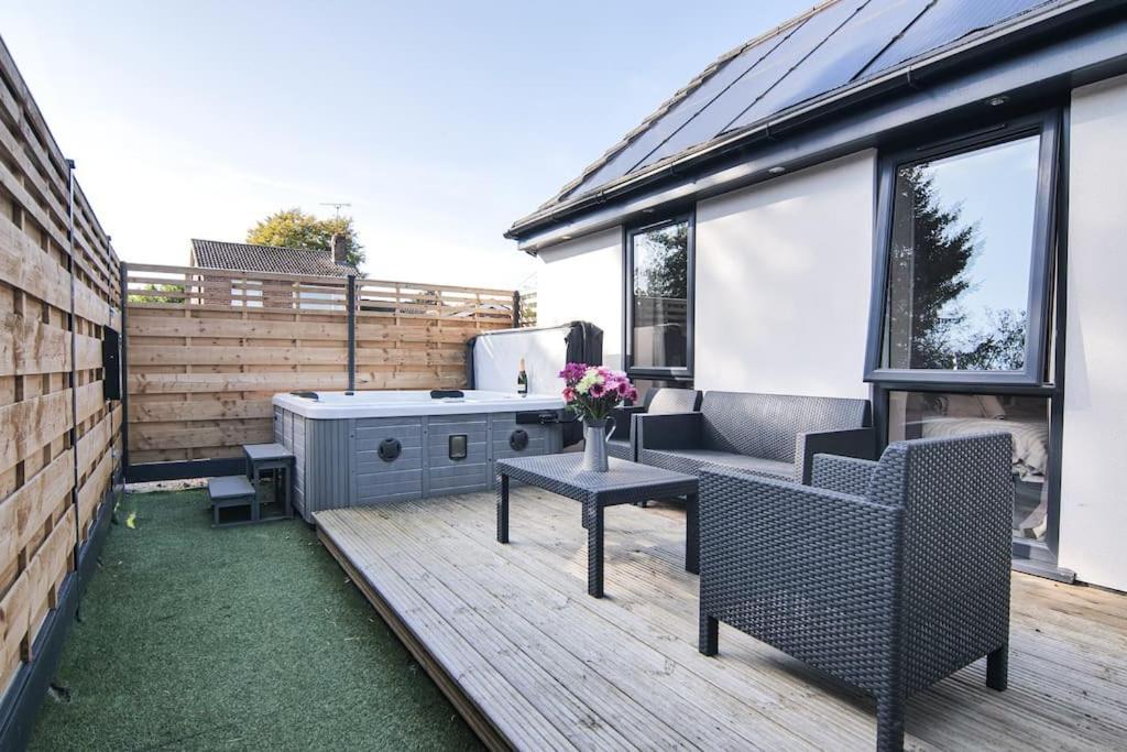 Hoxne Cottages - Sunflower Cottage With Private Hot Tub يورك المظهر الخارجي الصورة